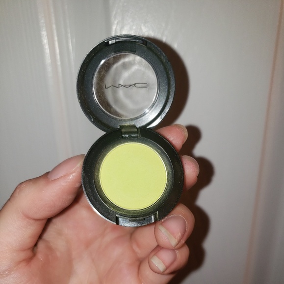 MAC EYESHADOW - Picture 3 of 3